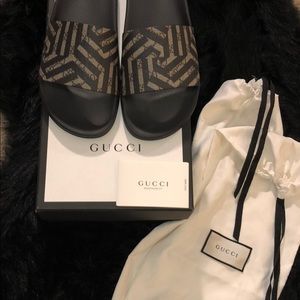 G U C C I   Men’s pursuit slides
